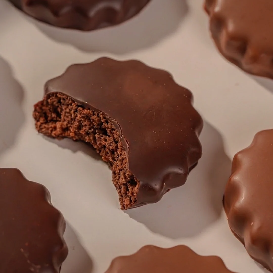 Chocolate Biscuits Tin - Image 3