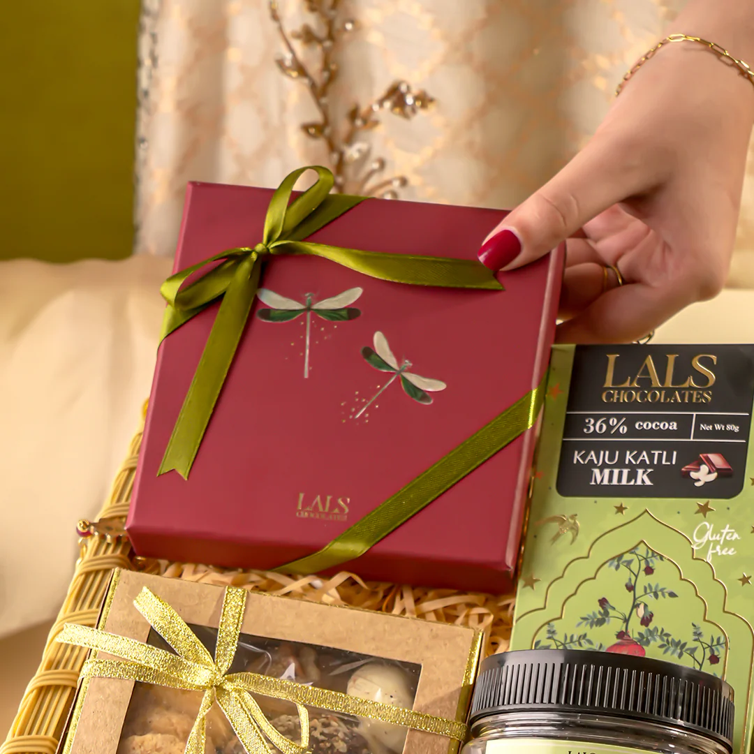Happy Couple's Snack Basket - Image 3